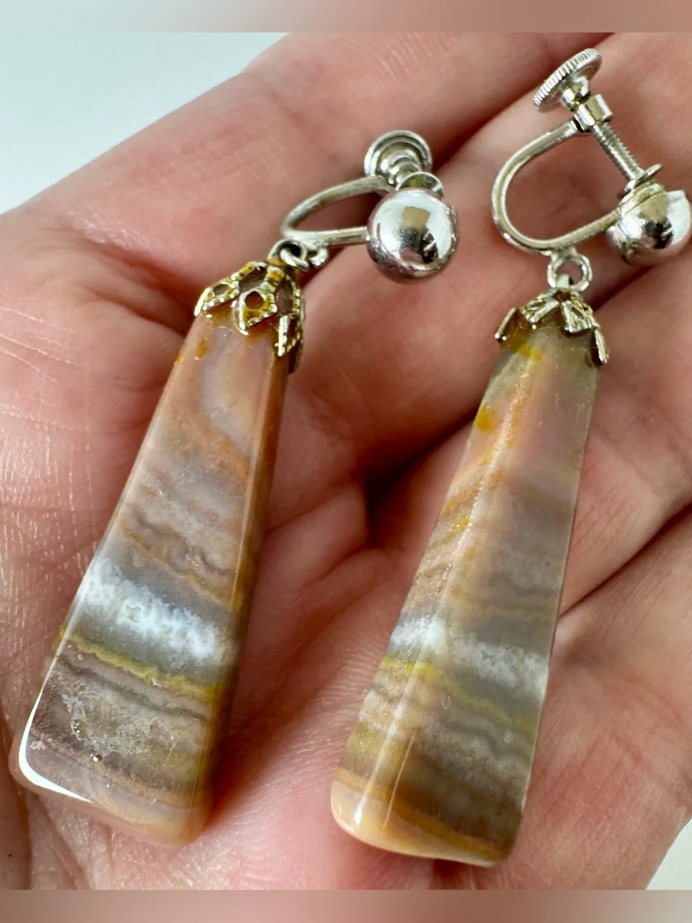 Vintage UNCAS Natural Agate Drop Clip-On Earrings in Brown and Cream #1406